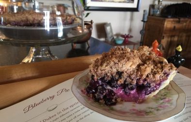 crumble-berry-cream-cheese-pie